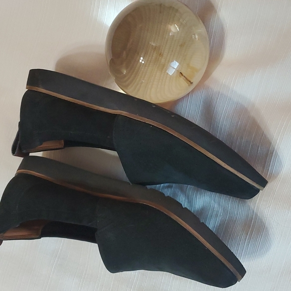 Shoes - Picture 3 of 7